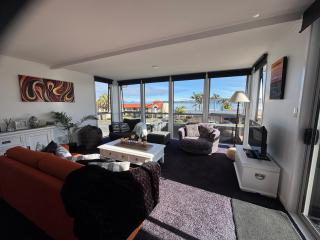 Lakefront Location - Taupo - 2