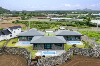 Gimnyeong Stonewall Private Pool Villa - Jeju - 3
