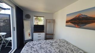 Cozy Tiny House & Sleepout Combo Near The Beach - New Plymouth - 5