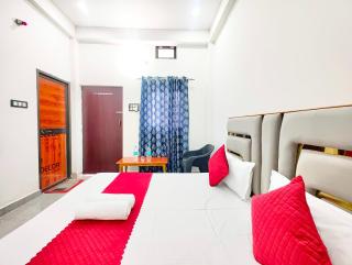 H0TEL A-V-P STAY Near Swaminarayan Temple - Shri Hanuman Garhi Mandir & Ram Janam Bhoomi& Temple - Fully Air Air Conditioning Rooms - Perfect Location with Excellent Service Awarded - Ayodhya - 2