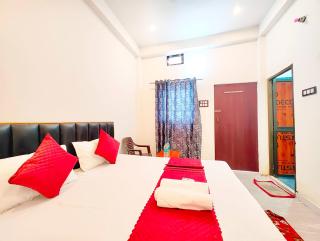 H0TEL A-V-P STAY Near Swaminarayan Temple - Shri Hanuman Garhi Mandir & Ram Janam Bhoomi& Temple - Fully Air Air Conditioning Rooms - Perfect Location with Excellent Service Awarded - Ayodhya - 9