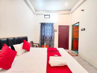 H0TEL A-V-P STAY Near Swaminarayan Temple - Shri Hanuman Garhi Mandir & Ram Janam Bhoomi& Temple - Fully Air Air Conditioning Rooms - Perfect Location with Excellent Service Awarded - Ayodhya - 4