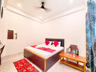 H0TEL A-V-P STAY Near Swaminarayan Temple - Shri Hanuman Garhi Mandir & Ram Janam Bhoomi& Temple - Fully Air Air Conditioning Rooms - Perfect Location with Excellent Service Awarded - Ayodhya - 0