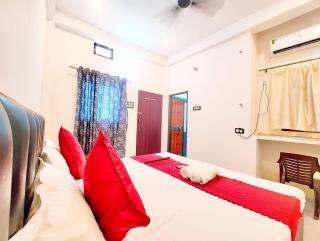 H0TEL A-V-P STAY Near Swaminarayan Temple - Shri Hanuman Garhi Mandir & Ram Janam Bhoomi& Temple - Fully Air Air Conditioning Rooms - Perfect Location with Excellent Service Awarded - Ayodhya - 1