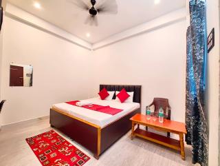 H0TEL A-V-P STAY Near Swaminarayan Temple - Shri Hanuman Garhi Mandir & Ram Janam Bhoomi& Temple - Fully Air Air Conditioning Rooms - Perfect Location with Excellent Service Awarded - Ayodhya - 3