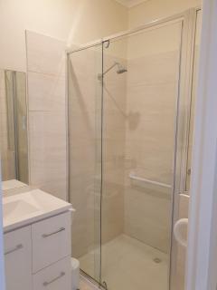 Tranquil Retreat -short walk to Train Station - Ringwood East - 2