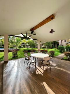 Calm & Palms Second Floor Studio - - 9