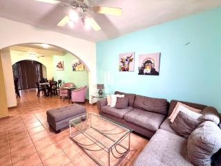 Three Bedroom Spacious Townhome - Coco - 4