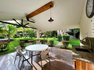 Calm & Palms Second Floor Studio - - 4