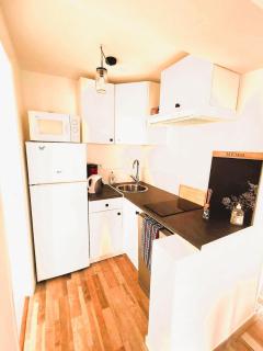 Mini cocon du Rêve D'azur 20m2 PLAGE A PIED avec 1 chambre et sdb, 1 salon avec kitchenette, terrasse, piscine partagée, parking et BBQ - Sainte-Maxime - 1