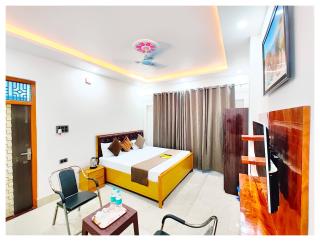HOTEL SHREE MATESHWARI # PALACE Near Ramjanambhoomi - Shri Hanuman Garhi Mandir 800M & Ayodhya Dham Junction Railway Station - Fully Air Conditioning Rooms - Free Wifi & Parking Facilities - Excellent Customer Service - Ayodhya - 2