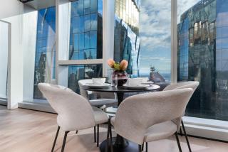 City Escape 2 Bedroom next to Skybus with Sauna Pool and Gym - Melbourne - 8