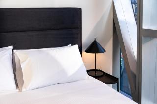 City Escape 2 Bedroom next to Skybus with Sauna Pool and Gym - Melbourne - 2