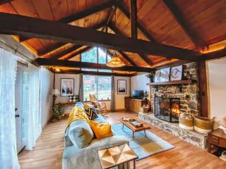 Cattail Creek Retreat Cozy Cabin with Fireplace - Burnsville - 7