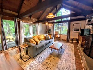 Cattail Creek Retreat Cozy Cabin with Fireplace - Burnsville - 6