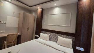 PREMIUM Hotel Near Golden Beach Home Town Puri,Fully-Air-Conditioned-with-Lift-wifi-and Parking Facilities - Puri - 2