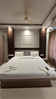 PREMIUM Hotel Near Golden Beach Home Town Puri,Fully-Air-Conditioned-with-Lift-wifi-and Parking Facilities - Puri - 0