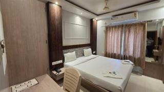 PREMIUM Hotel Near Golden Beach Home Town Puri,Fully-Air-Conditioned-with-Lift-wifi-and Parking Facilities - Puri - 9