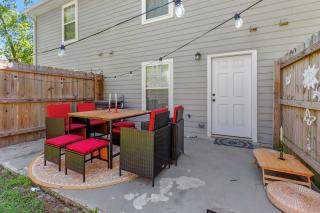 Modern 3BR Home Ideal for Groups, Prime Location - 4