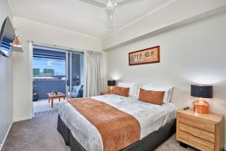 Central Two-Bedroom Apartment with City Views - Cairns - 2
