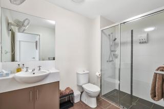 Central Two-Bedroom Apartment with City Views - 2