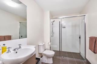 Central Two-Bedroom Apartment with City Views - Cairns - 1