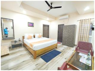 HOTEL SILICON RESIDENCY PURI -Near Jagannath Temple #3 minutes Walking Distance From Sea Beach #Free Wi-fi #Restaurant #Lift - Parking Facilities - Fully Air Conditioning Hotel - All Rooms Spacious - Best Customer Service Experience Hotel In Puri - Puri - 1