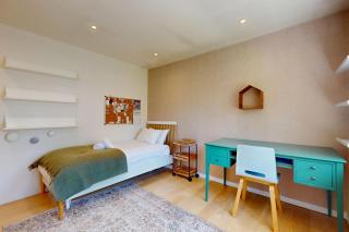 Lovely 3 Bed With Patio 5 Min Walk to Bus Stops - Londra - 7