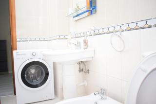 Breezy Lungomare Apartment - Vlora - 5