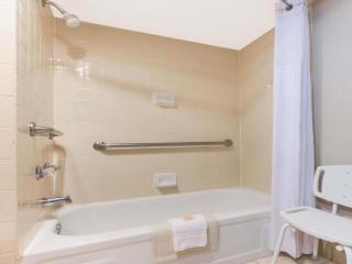 Days Inn by Wyndham Mt. Pleasant - 3