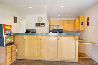 Howard Johnson by Wyndham South Lake Tahoe - South Lake Tahoe - 7
