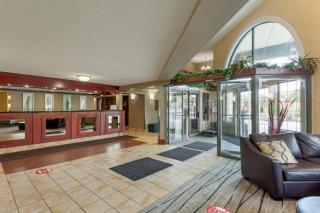 Best Western Plus Orillia Hotel - 9
