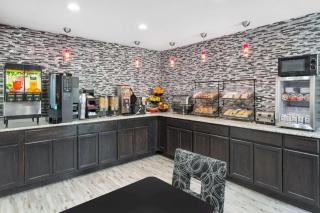 Clarion Pointe - Greensboro Coliseum Area - Greensboro - 2