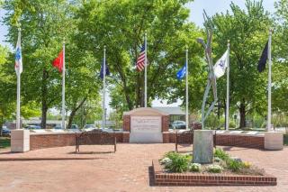 Clarion Pointe - Greensboro Coliseum Area - Greensboro - 3