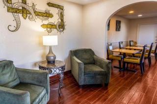 Econo Lodge Meridian South - 8