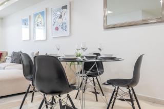 StayShort - Relaxing Sea View 2BR in Dubai Marina with Palm Jumeirah Views & Beach Access - 1