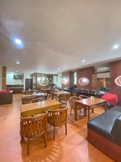 Alexander Hotel Tegal - Tegal - 8