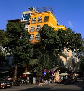 Elevated Urban Stay With Netflix, Bathtub, Wifi - Hanoi - 2