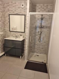 Cozy apartment with terrace, parking, 9 min train station - Bayonne - 4