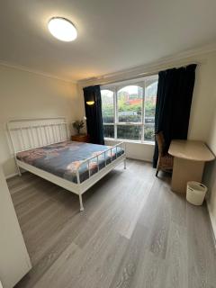 Sunny Bedroom in Brunswick West - Melbourne - 2