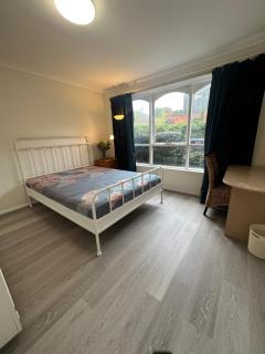 Sunny Bedroom in Brunswick West - Melbourne - 1