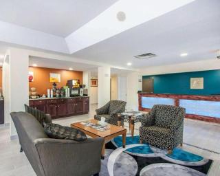 Econo Lodge Inn & Suites - Centerville - 7