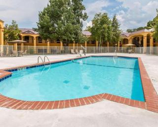 Econo Lodge Dalton West - 8