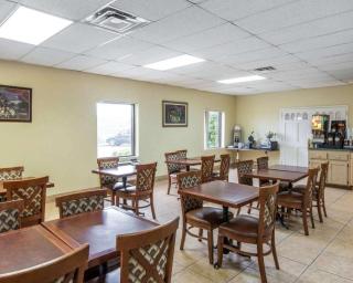 Econo Lodge Dalton West - 7