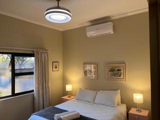 Panache Wildlife Cottage-Self Catering - Hoedspruit - 8