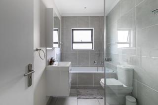 Cozy 2-bedroom apartment with a gym and pool - Sandton - 4