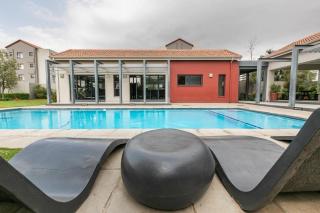 Cozy 2-Bedroom Apartment with Pool & Gym near Fourways Mall and Hospital - 0