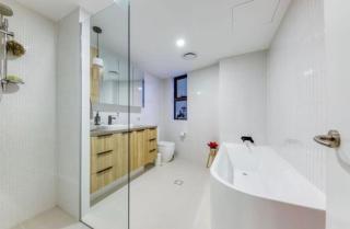 THE COSMOPOLITAN COTTON TREE Absolute Waterfront - Unit 10609 - 3