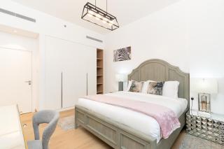 Stylish 1BR Apartment in La Mer Dubai with Balcony and Partial Marina Views - Dubai - 1