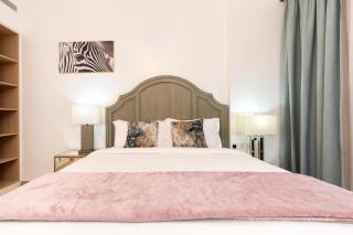 Stylish 1BR Apartment in La Mer Dubai with Balcony and Partial Marina Views - Dubai - 2